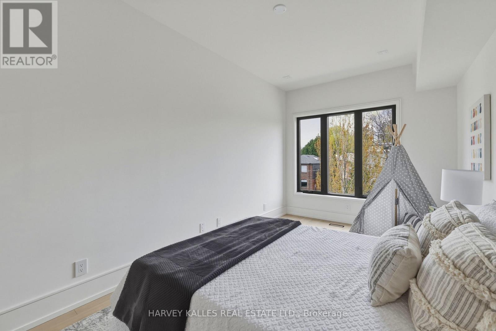 261 St Germain Avenue, Toronto, Ontario  M5M 1W4 - Photo 39 - C13113422