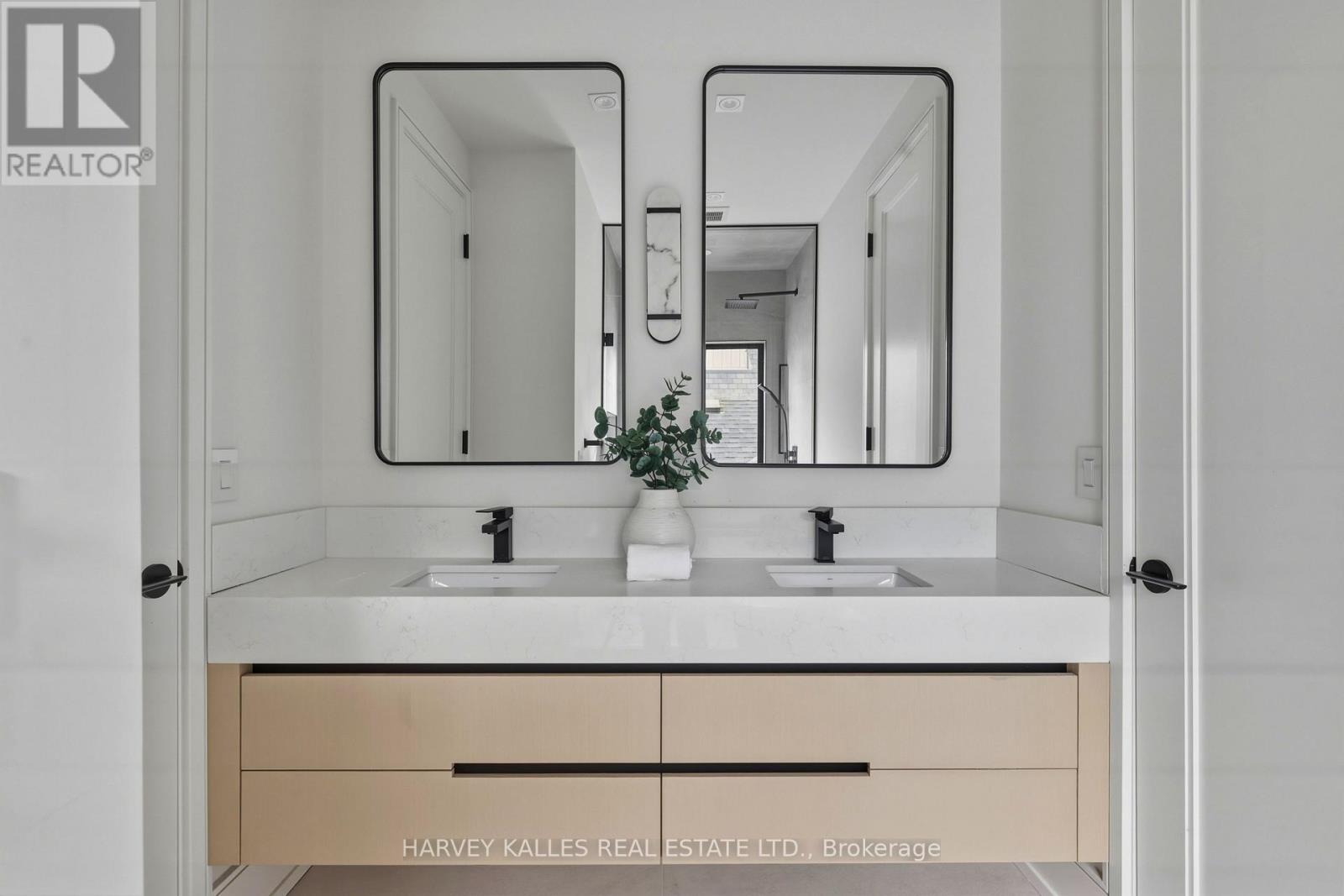 261 St Germain Avenue, Toronto, Ontario  M5M 1W4 - Photo 41 - C13113422