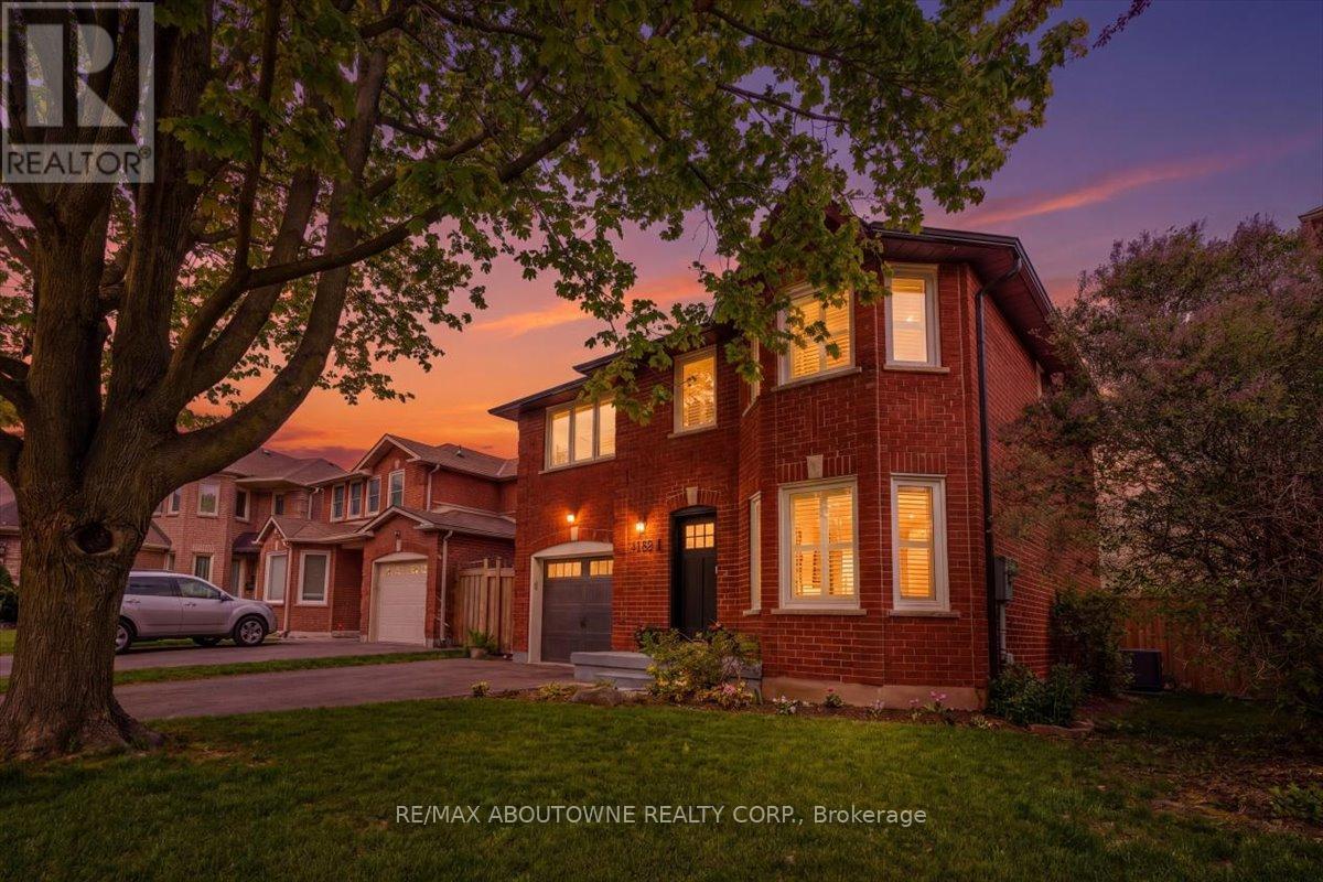 1399 Cobbler Lane, Oakville, Ontario  L6M 3C1 - Photo 2 - W13111750