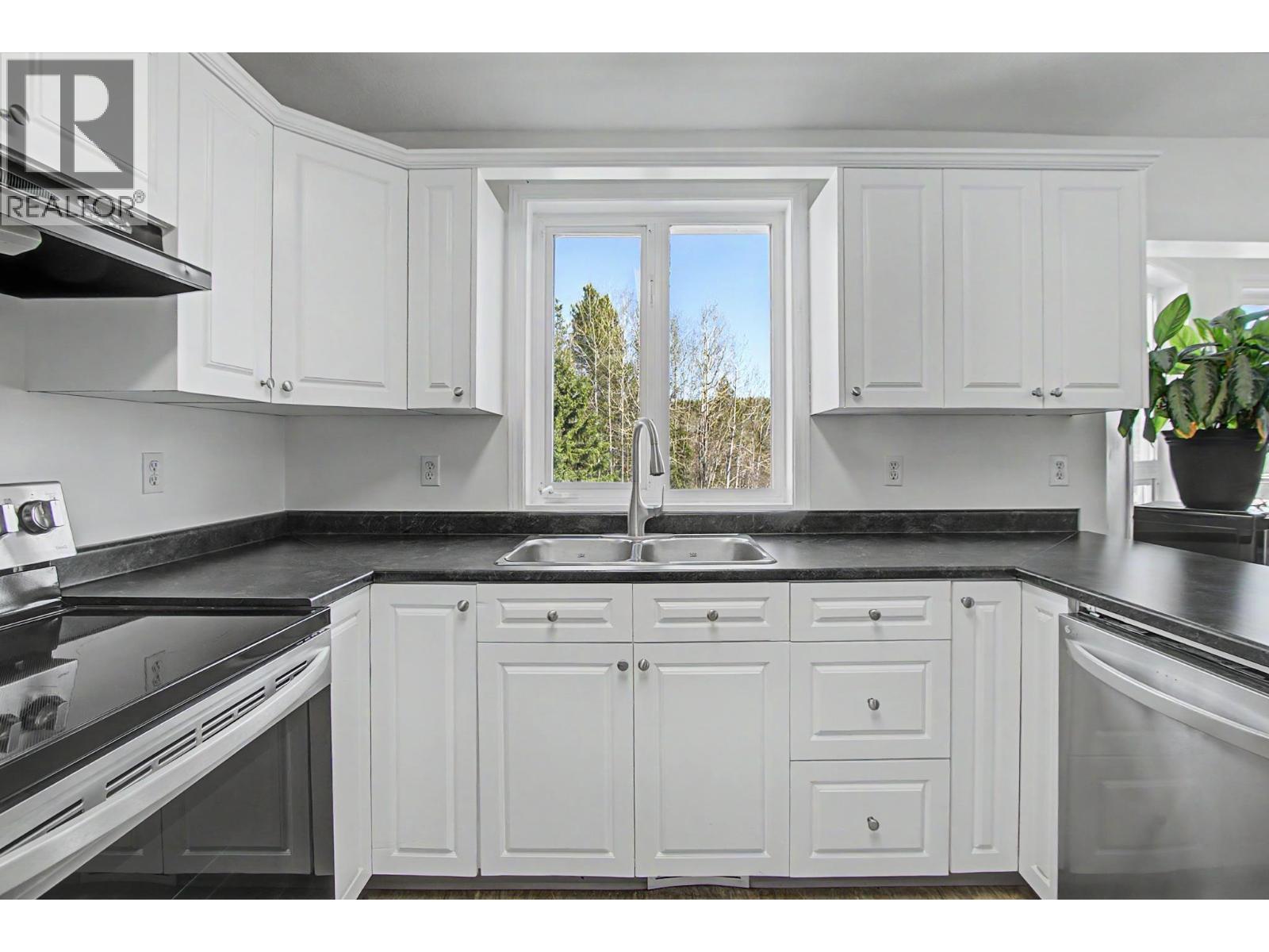 5958 Kovachich Drive, Prince George, British Columbia  V2N 6S9 - Photo 10 - R3122205