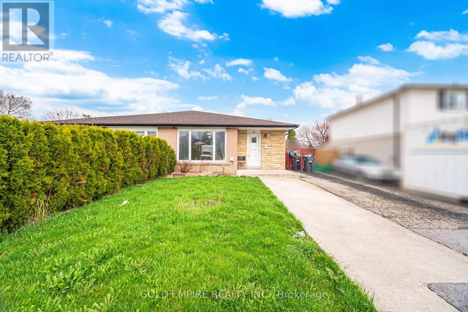 42 Flamingo Crescent, Brampton, Ontario  L6T 2G5 - Photo 2 - W13113928