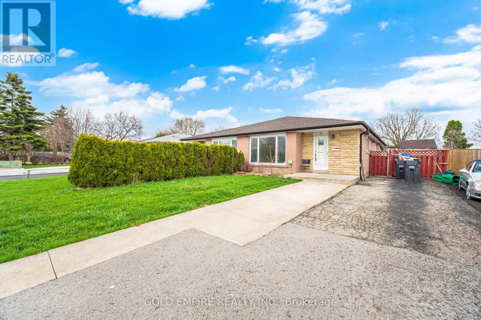 42 Flamingo Crescent, Brampton, Ontario  L6T 2G5 - Photo 3 - W13113928
