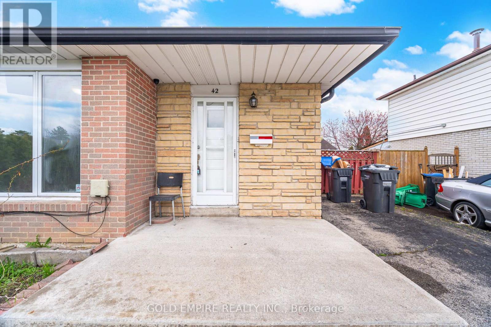 42 Flamingo Crescent, Brampton, Ontario  L6T 2G5 - Photo 4 - W13113928