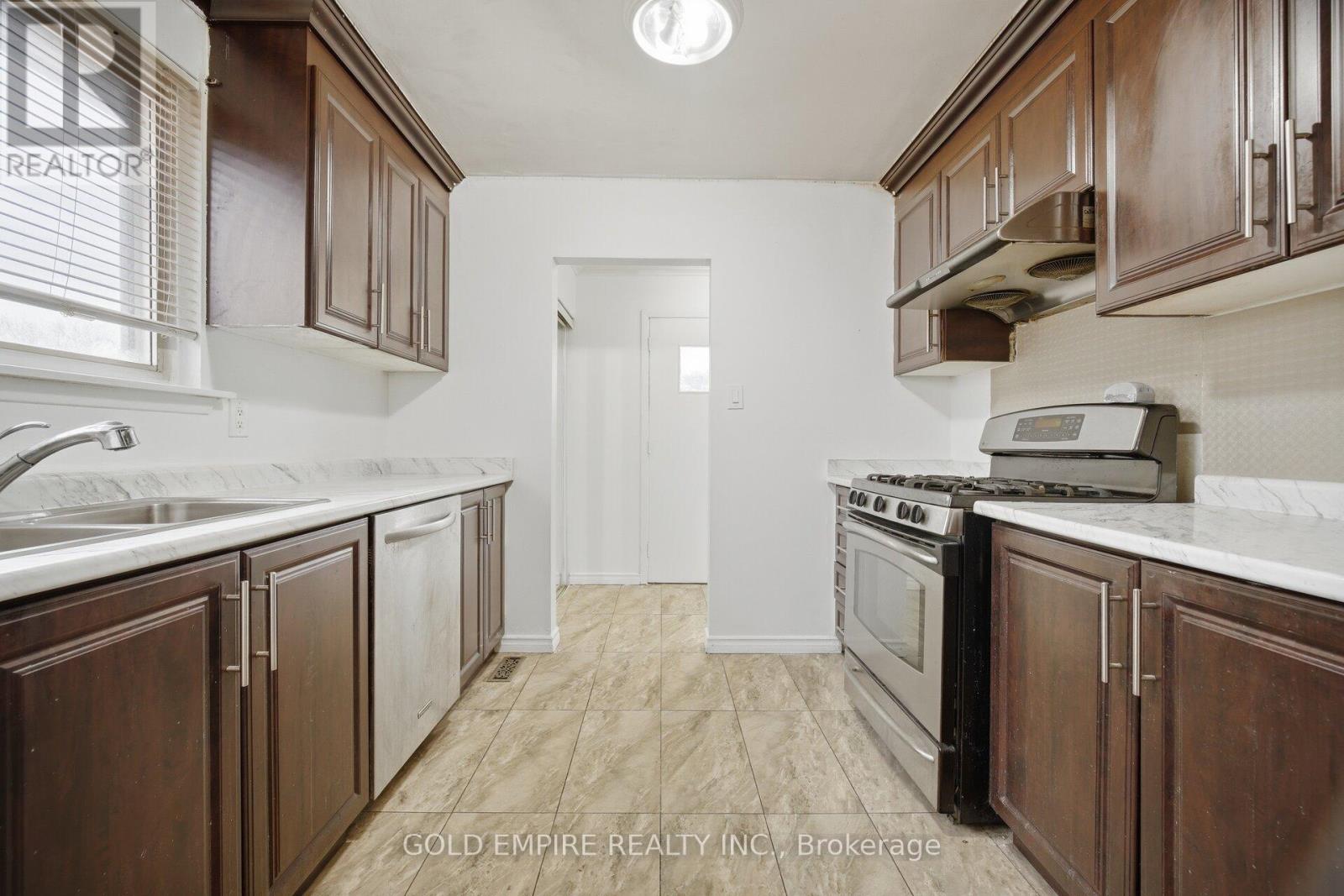42 Flamingo Crescent, Brampton, Ontario  L6T 2G5 - Photo 7 - W13113928