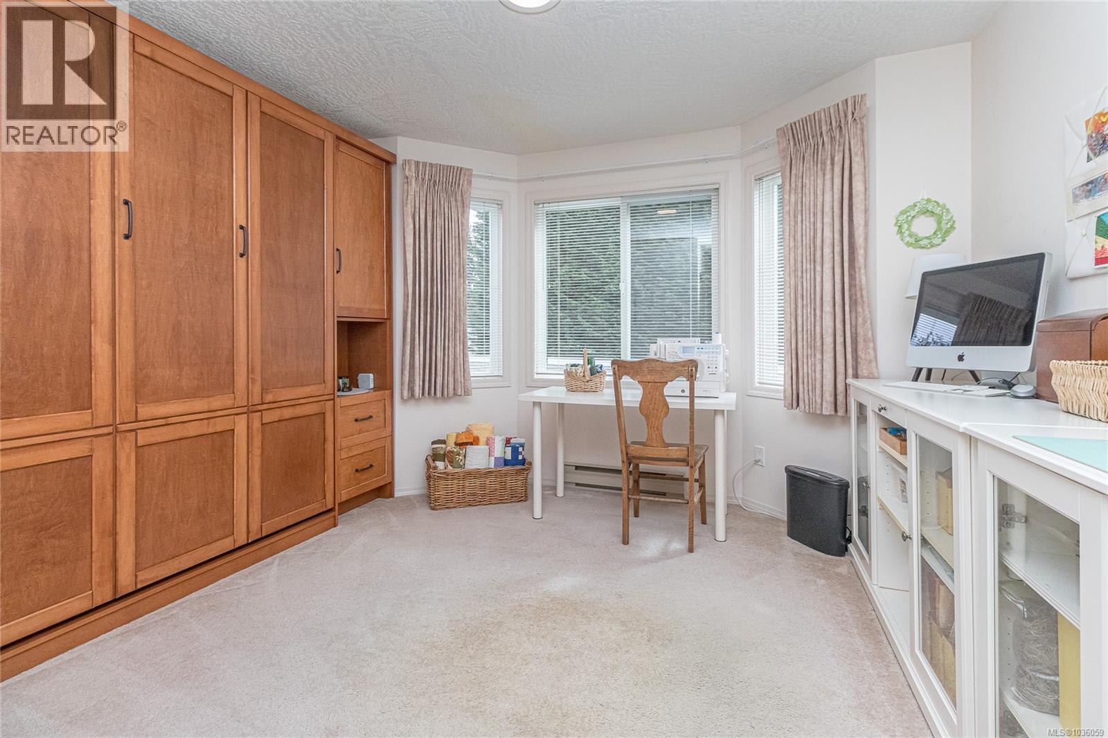 208 3931 Shelbourne St, Saanich, British Columbia  V8P 4H9 - Photo 5 - 1036059
