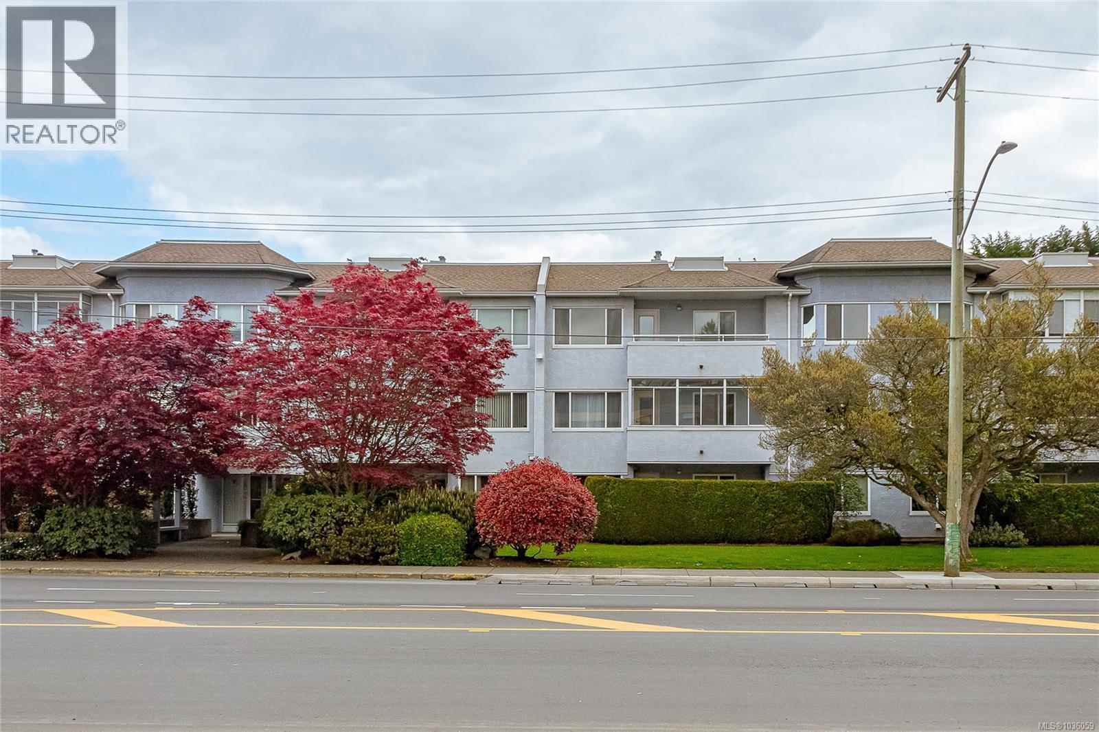 208 3931 Shelbourne St, Saanich, British Columbia  V8P 4H9 - Photo 37 - 1036059