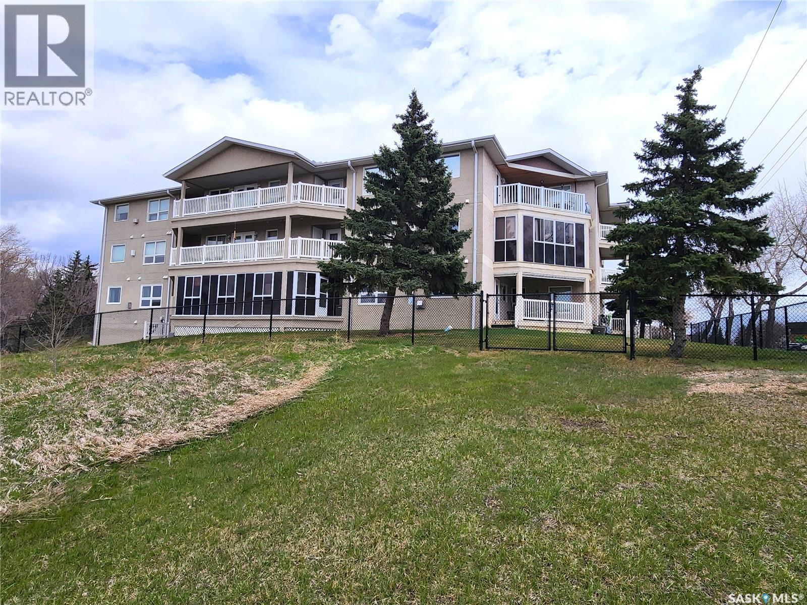 101 12 Cundall Drive, Estevan, Saskatchewan  S4A 1T1 - Photo 1 - SK035654