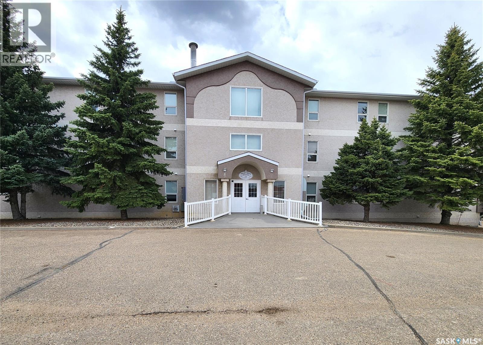 101 12 Cundall Drive, Estevan, Saskatchewan  S4A 1T1 - Photo 2 - SK035654