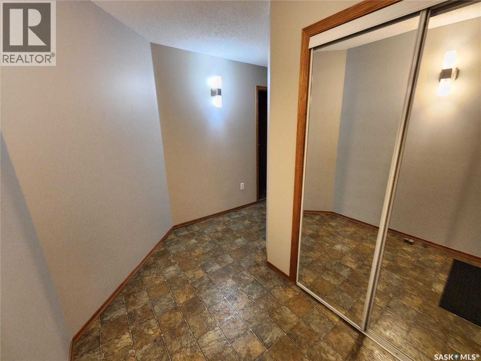 101 12 Cundall Drive, Estevan, Saskatchewan  S4A 1T1 - Photo 5 - SK035654