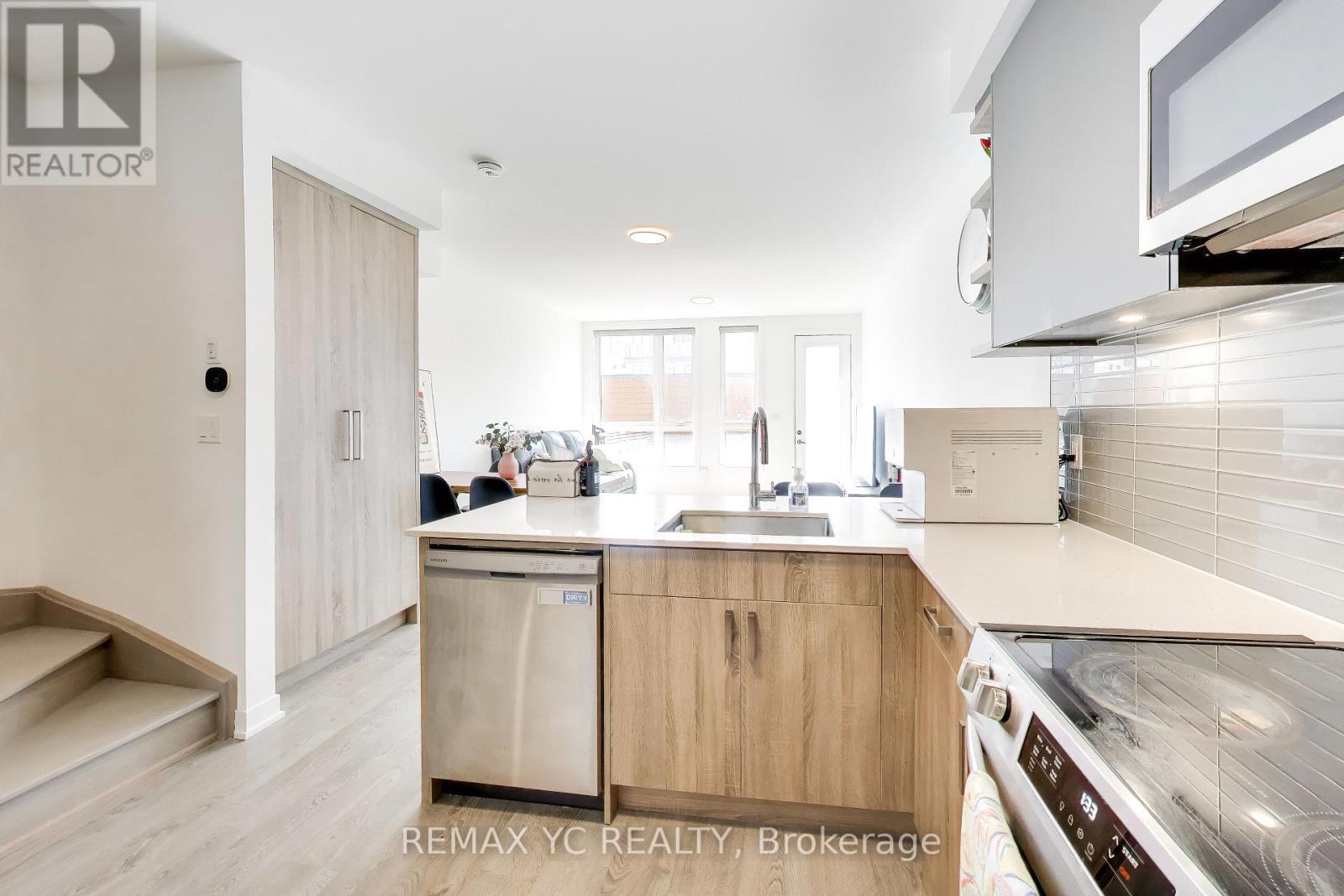 18 Deep Roots Terrace, Toronto, Ontario  M6A 0G1 - Photo 13 - C13113942