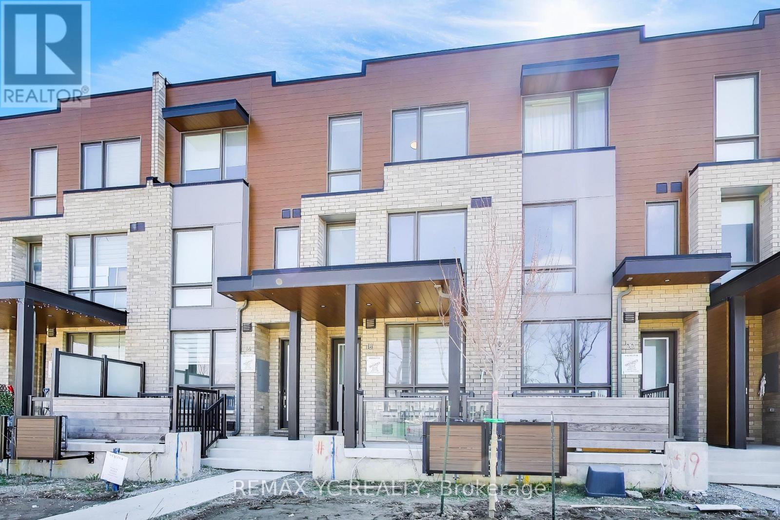 18 Deep Roots Terrace, Toronto, Ontario  M6A 0G1 - Photo 2 - C13113942