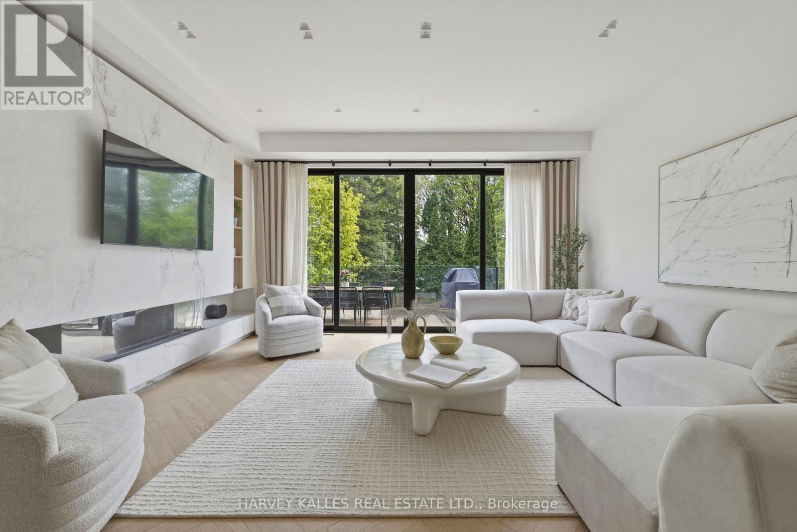 261 St Germain Avenue, Toronto, Ontario  M5M 1W4 - Photo 17 - C13113422