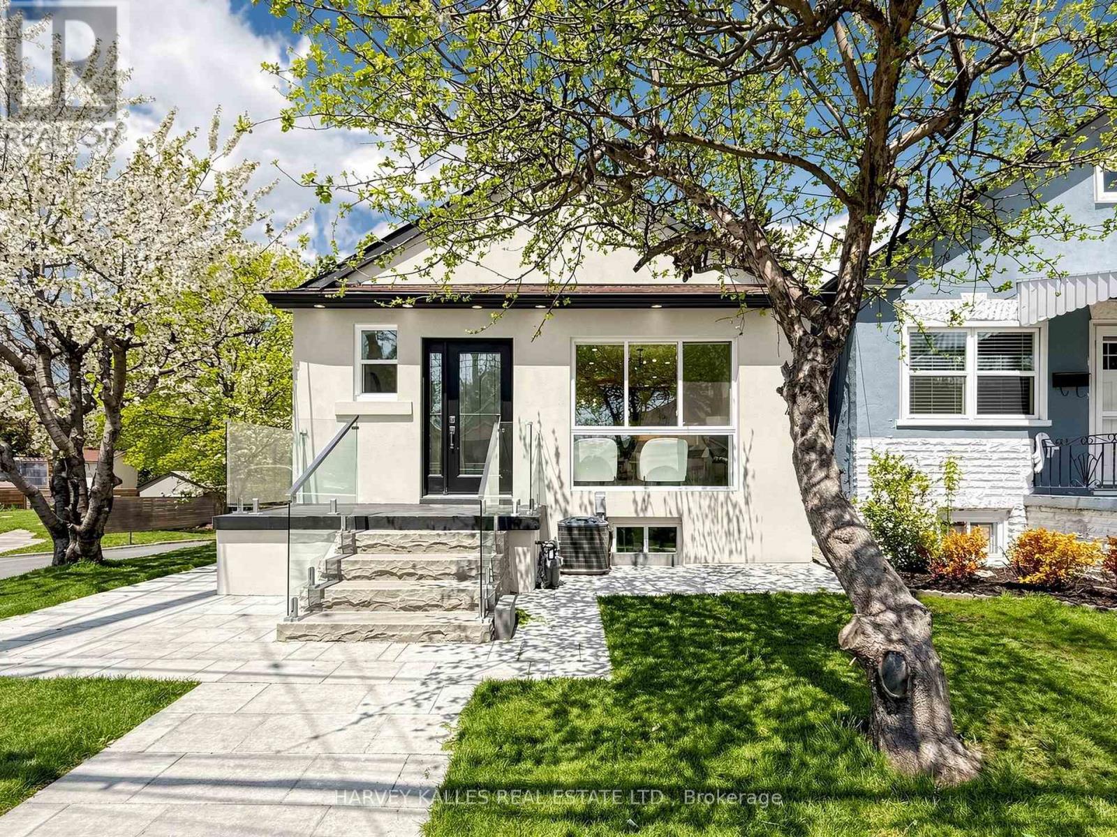 982 Cosburn Avenue, Toronto, Ontario  M4C 2X1 - Photo 1 - E13113962
