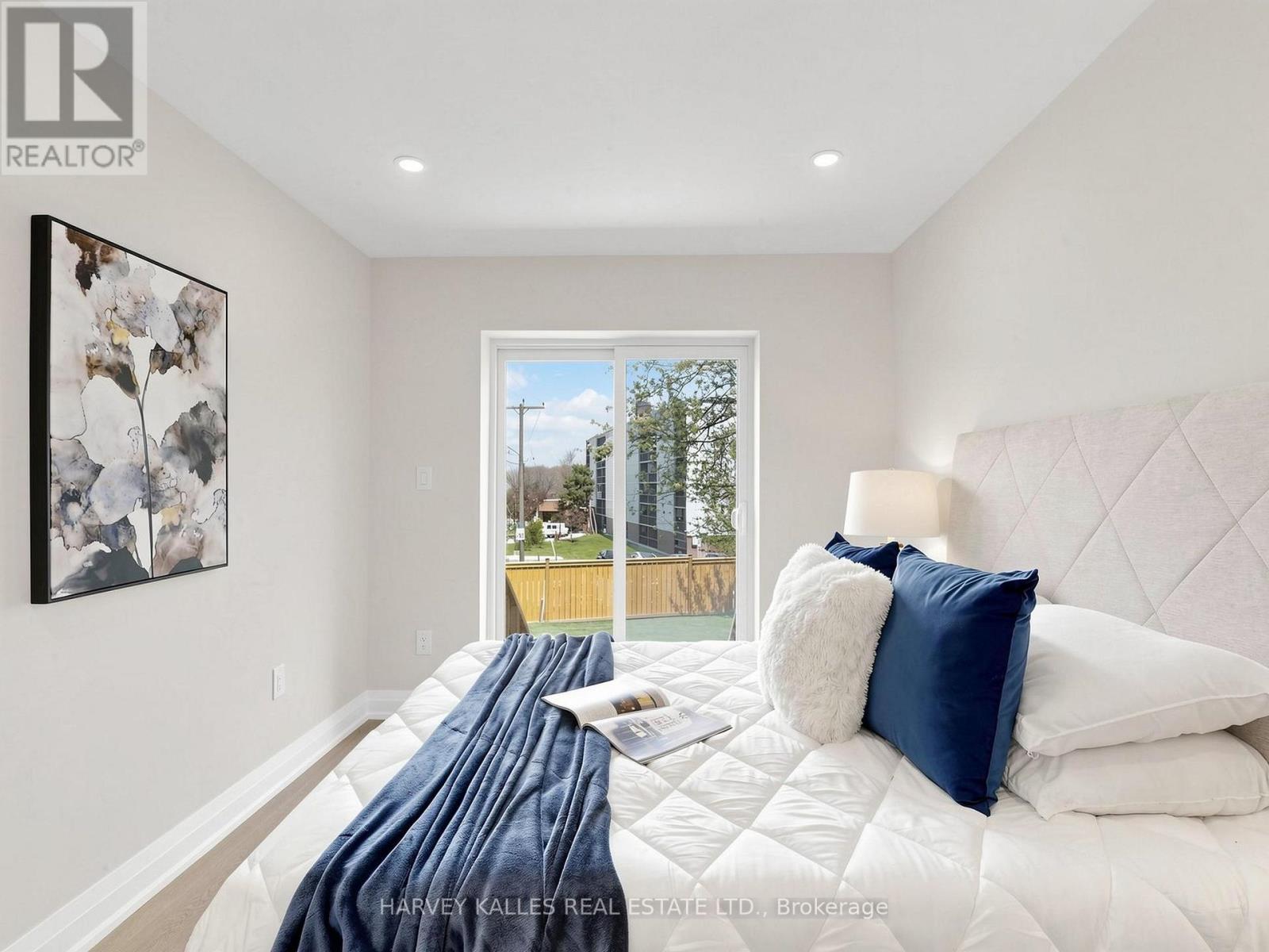 982 Cosburn Avenue, Toronto, Ontario  M4C 2X1 - Photo 16 - E13113962