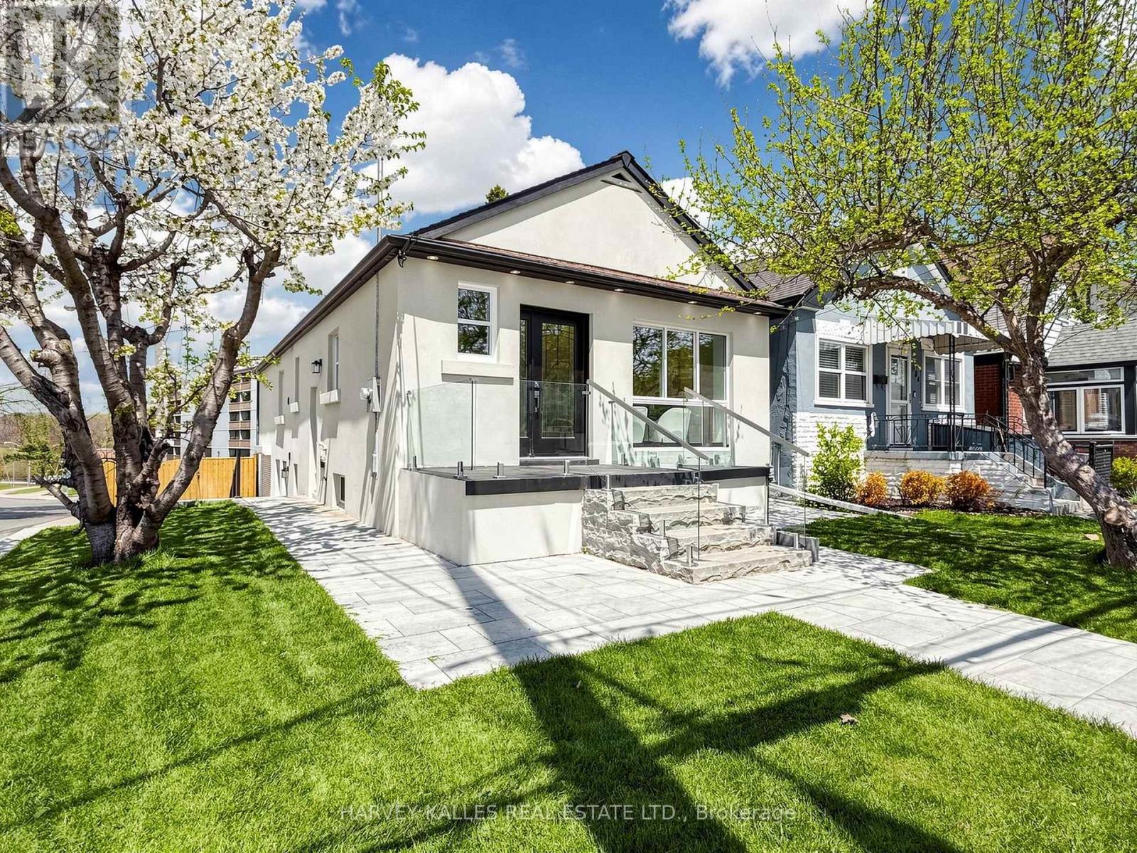 982 Cosburn Avenue, Toronto, Ontario  M4C 2X1 - Photo 2 - E13113962