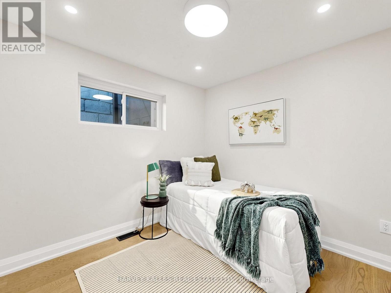 982 Cosburn Avenue, Toronto, Ontario  M4C 2X1 - Photo 25 - E13113962