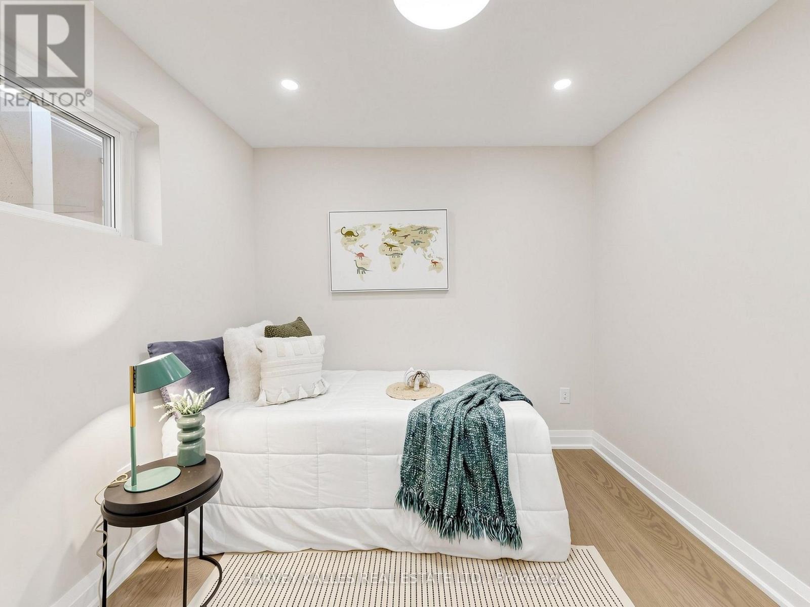 982 Cosburn Avenue, Toronto, Ontario  M4C 2X1 - Photo 26 - E13113962