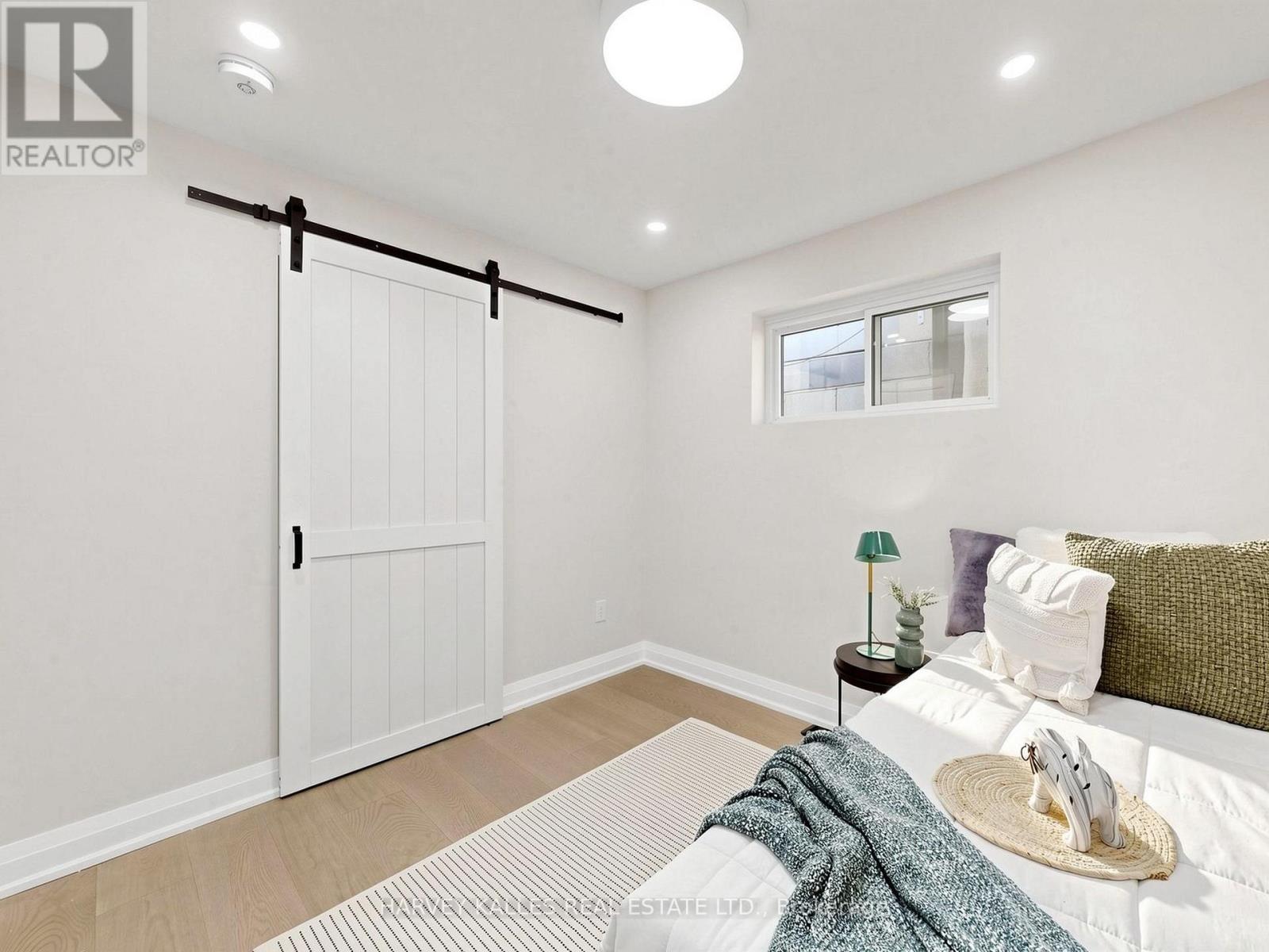 982 Cosburn Avenue, Toronto, Ontario  M4C 2X1 - Photo 28 - E13113962