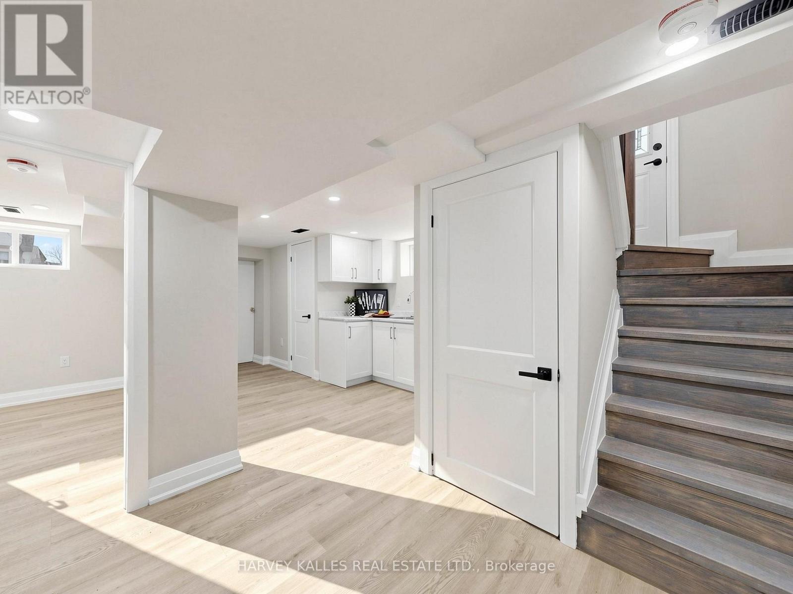 982 Cosburn Avenue, Toronto, Ontario  M4C 2X1 - Photo 32 - E13113962