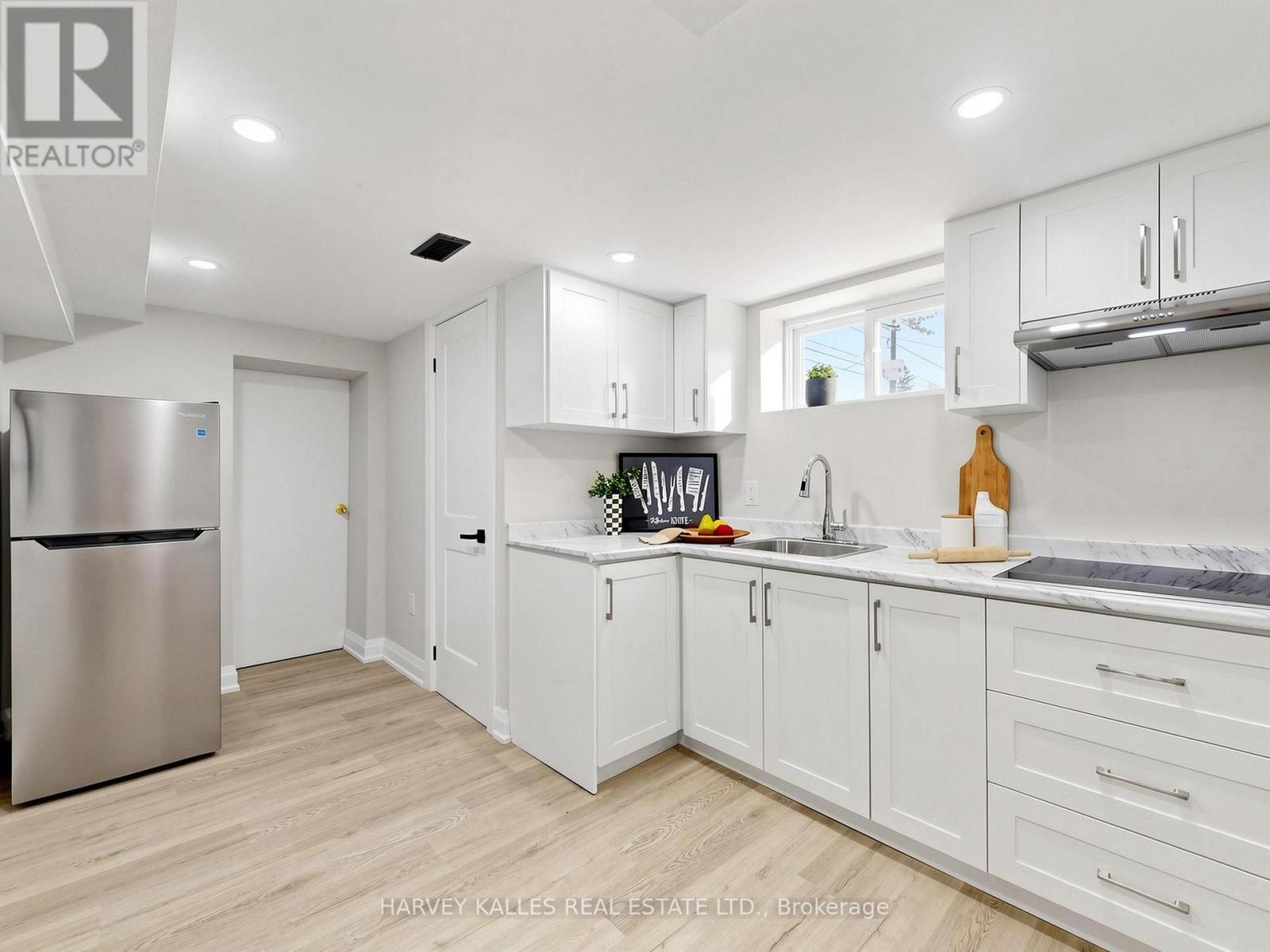 982 Cosburn Avenue, Toronto, Ontario  M4C 2X1 - Photo 34 - E13113962