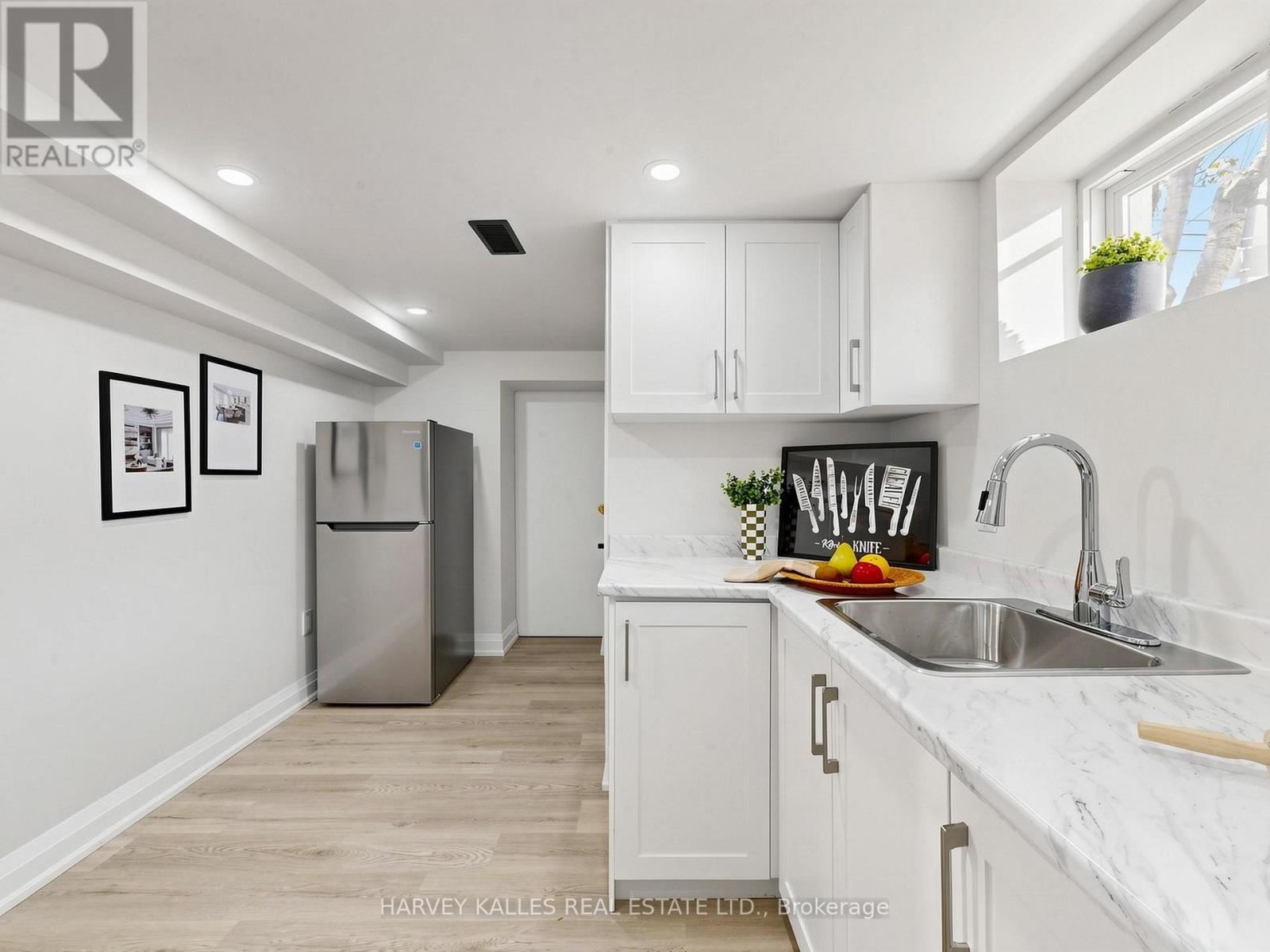 982 Cosburn Avenue, Toronto, Ontario  M4C 2X1 - Photo 37 - E13113962