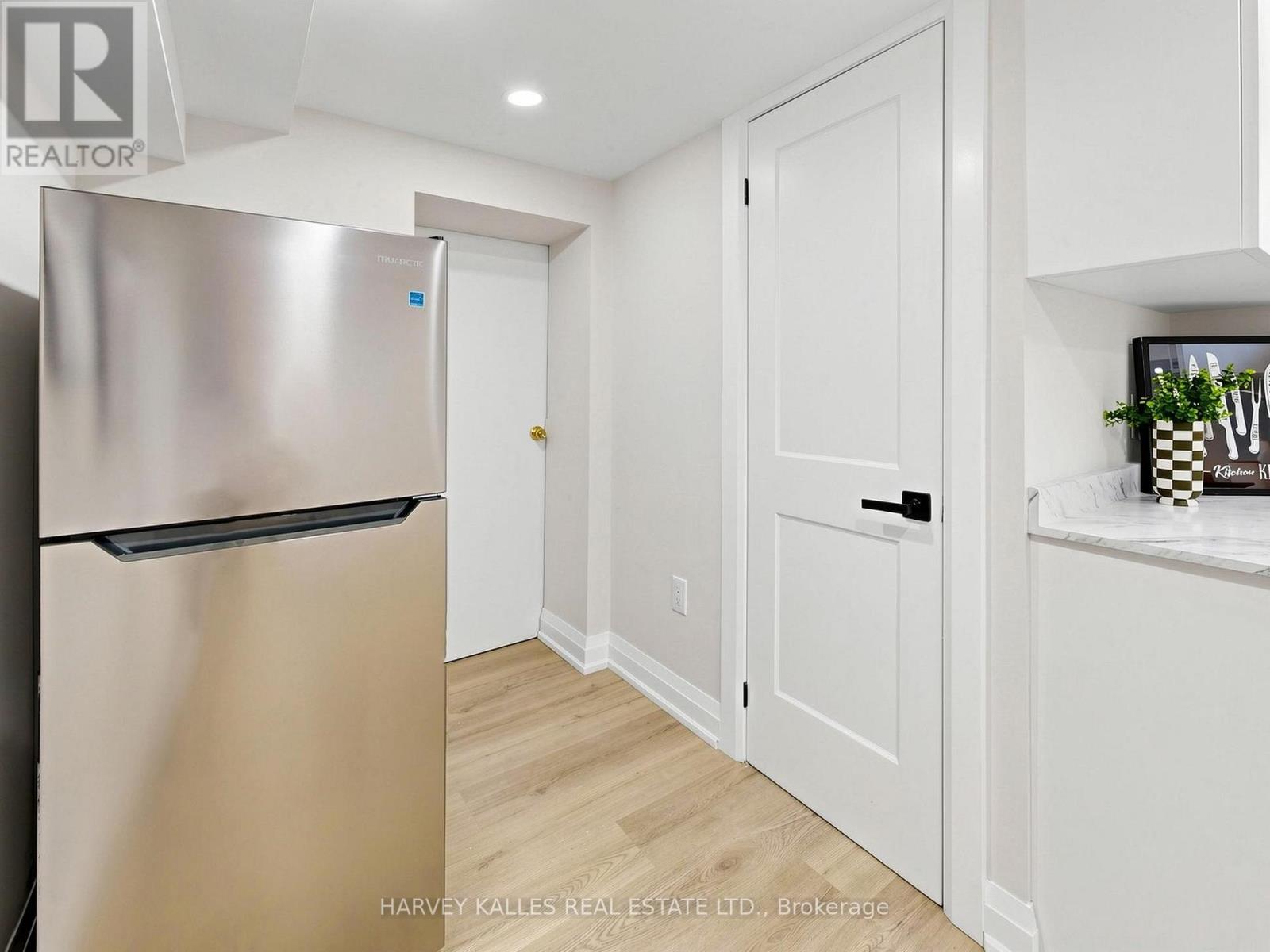 982 Cosburn Avenue, Toronto, Ontario  M4C 2X1 - Photo 38 - E13113962