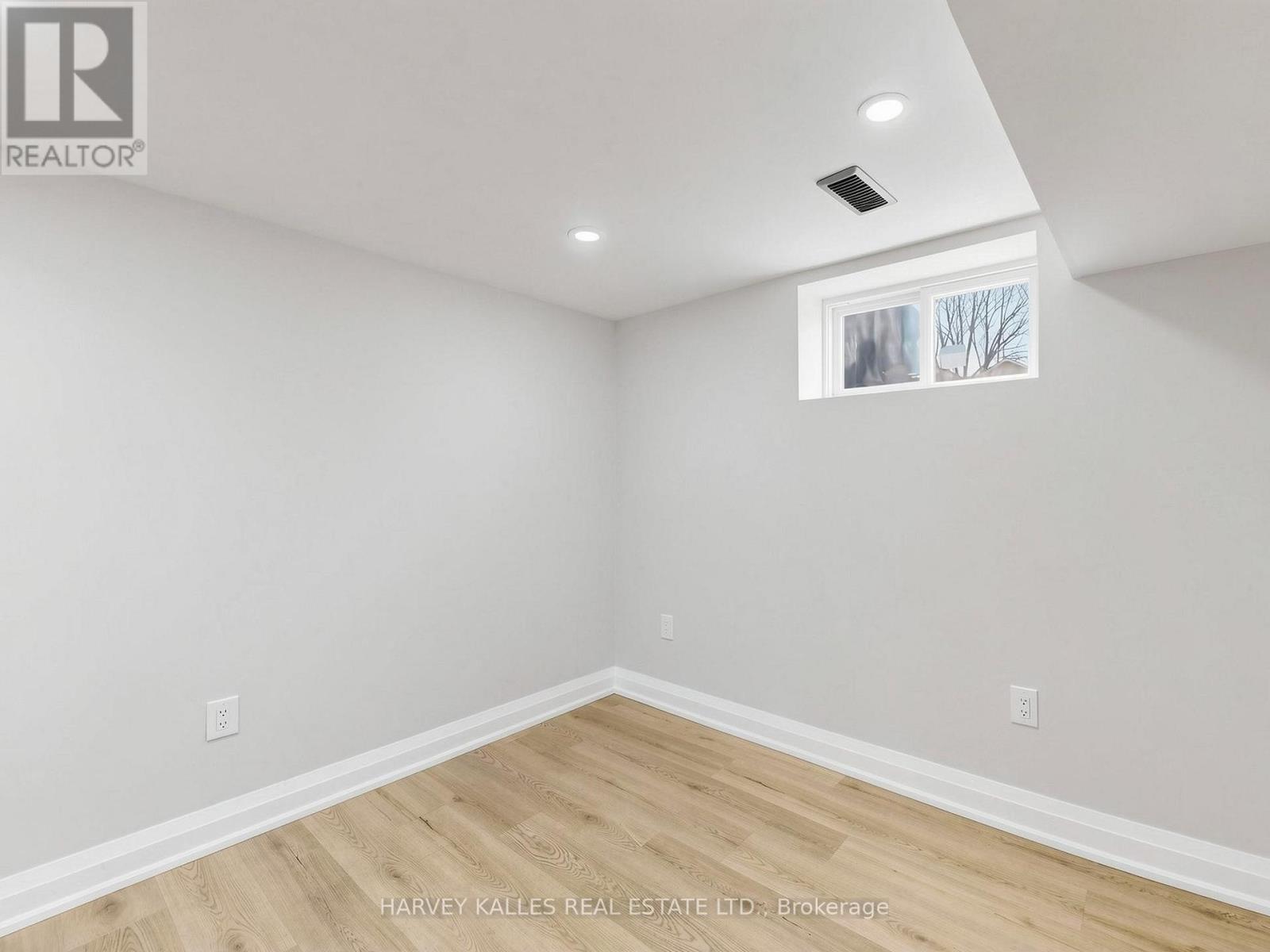 982 Cosburn Avenue, Toronto, Ontario  M4C 2X1 - Photo 43 - E13113962