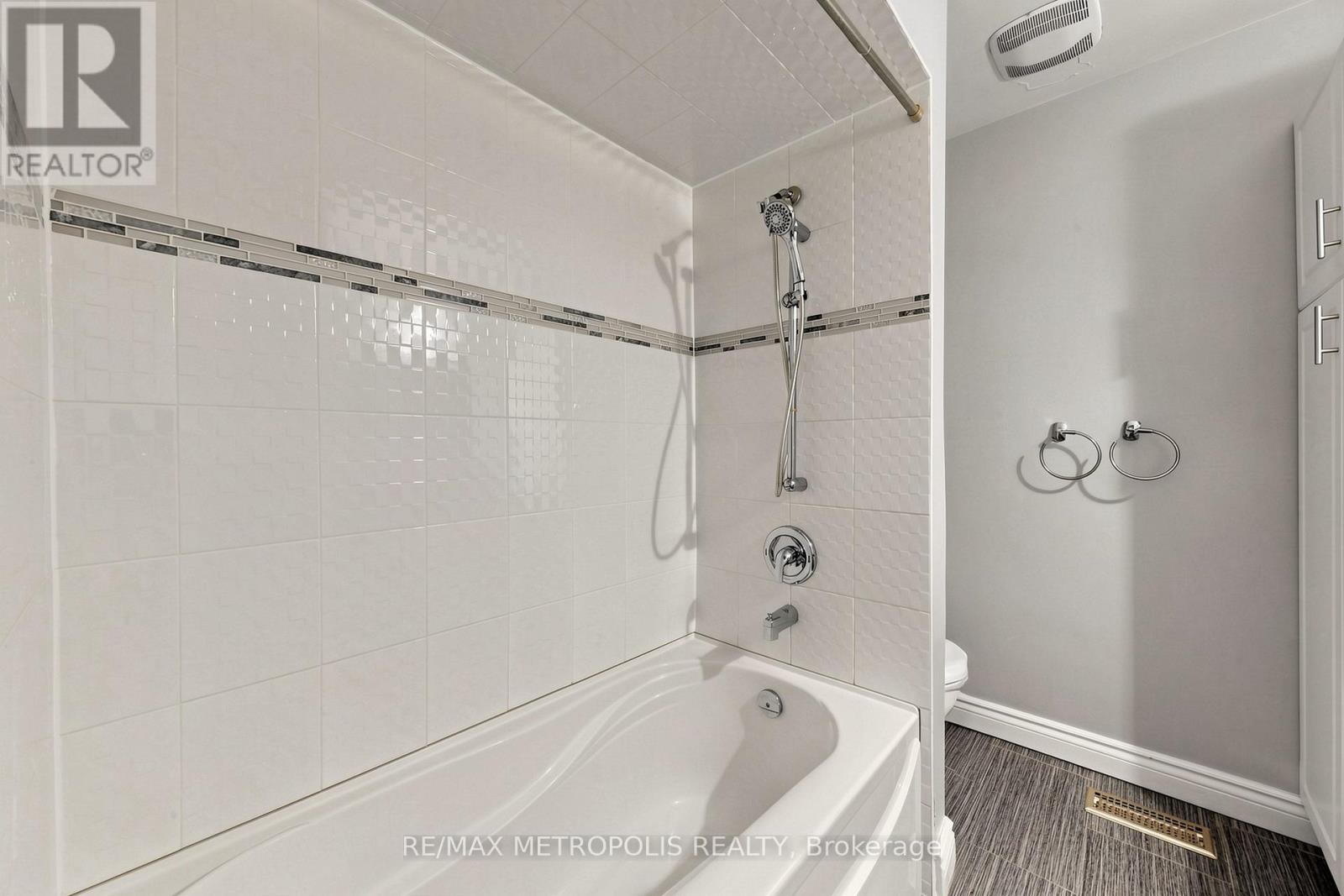 51 Greyabbey Trail, Toronto, Ontario  M1E 1V8 - Photo 25 - E13113966