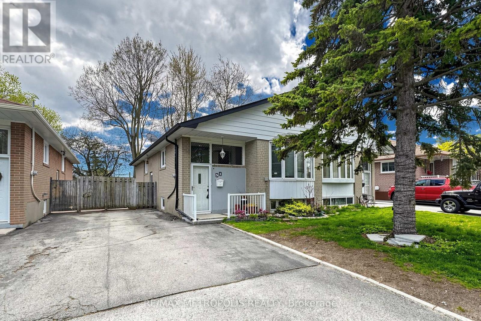 51 Greyabbey Trail, Toronto, Ontario  M1E 1V8 - Photo 3 - E13113966