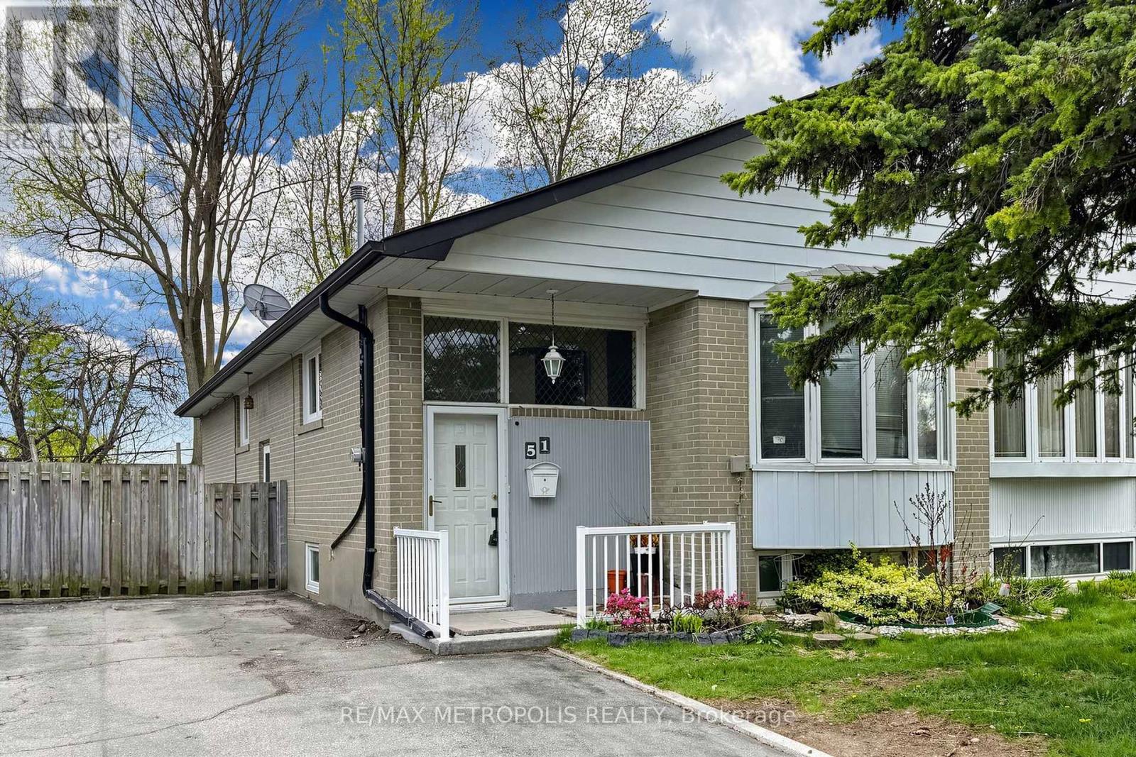 51 Greyabbey Trail, Toronto, Ontario  M1E 1V8 - Photo 5 - E13113966