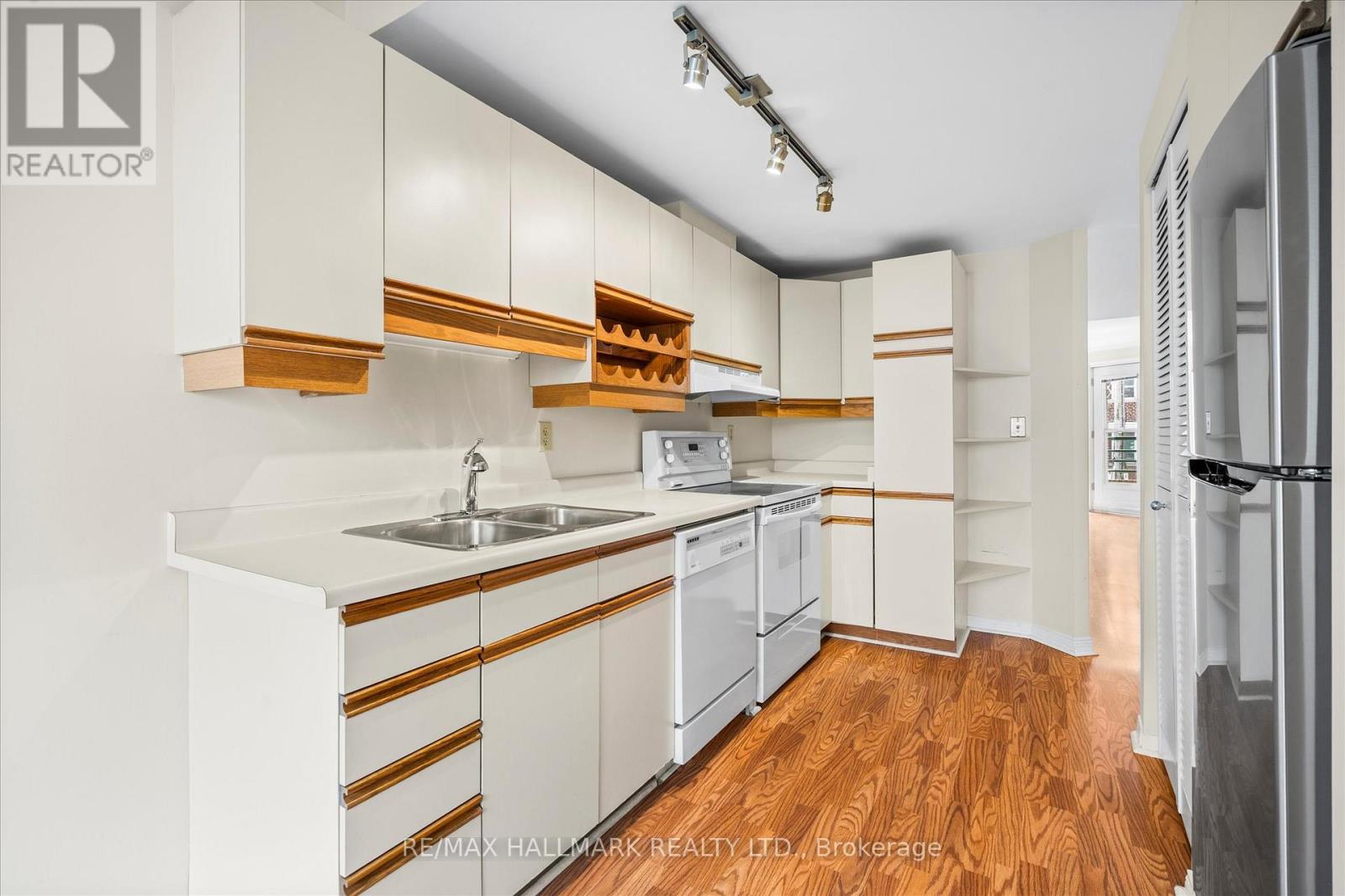 1 - 122 Glen Manor Drive, Toronto, Ontario  M4E 2X6 - Photo 10 - E13113972
