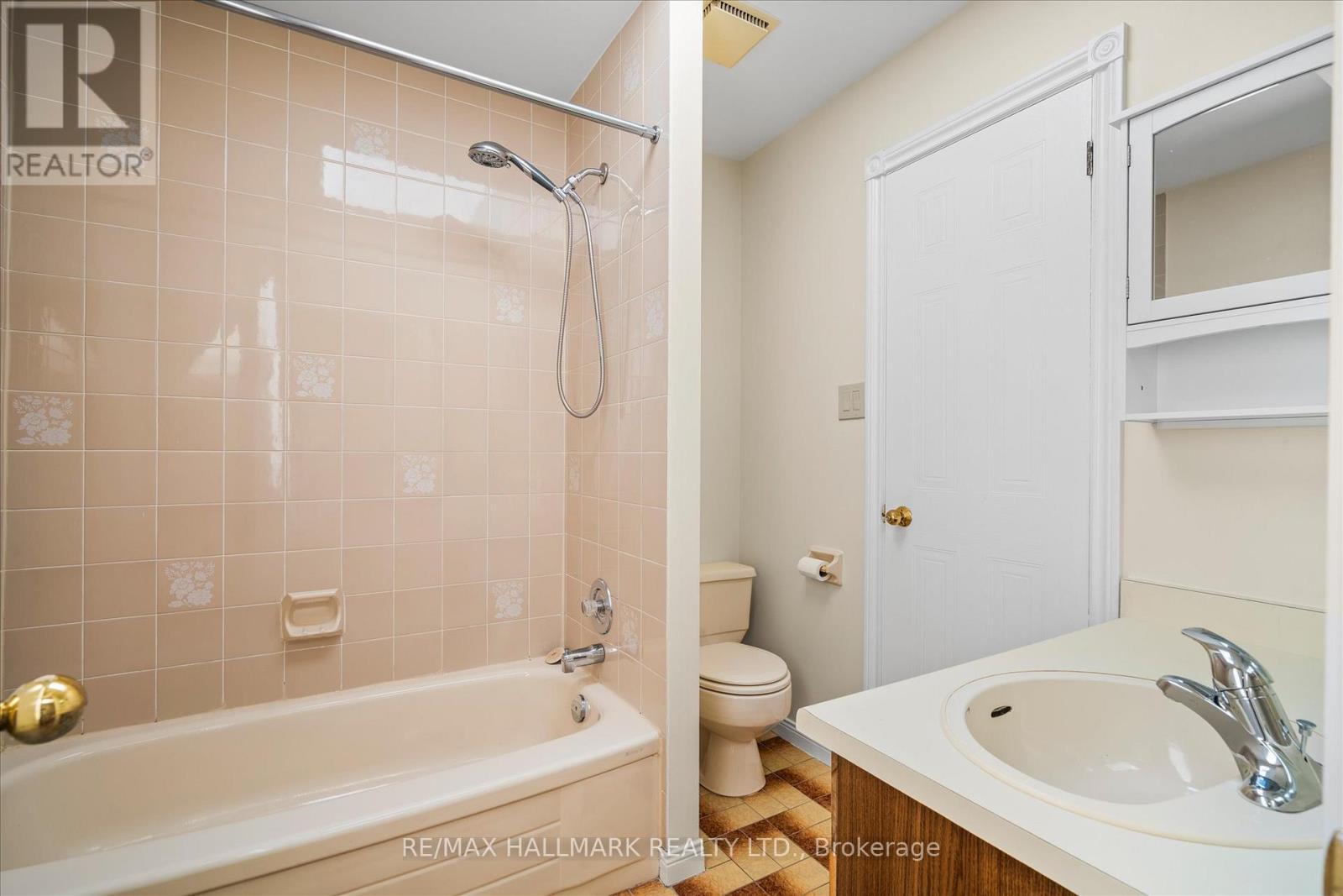 1 - 122 Glen Manor Drive, Toronto, Ontario  M4E 2X6 - Photo 27 - E13113972