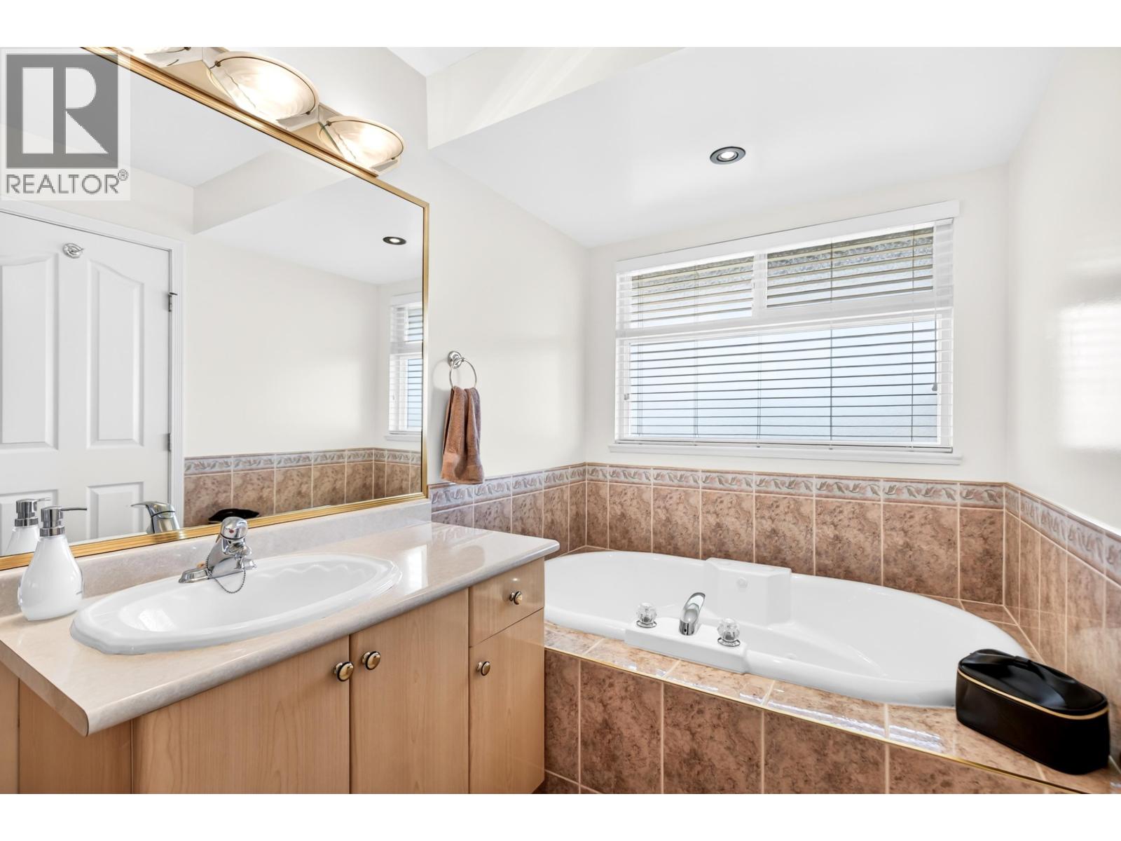 231 Suzuki Street, New Westminster, British Columbia  V3M 6X2 - Photo 17 - R3122270