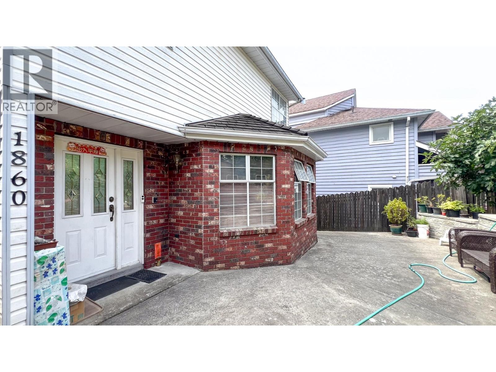 1860 SE Marine Drive, Vancouver, British Columbia  V5P 2R8 - Photo 2 - R3122293