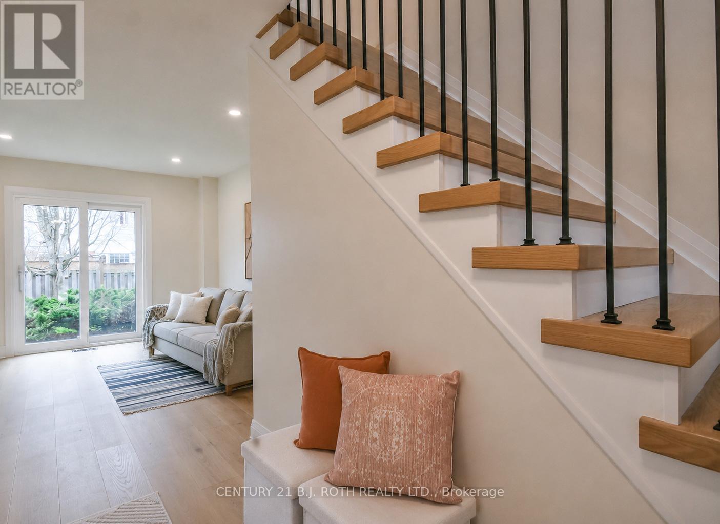 20 Hadden Crescent, Barrie, Ontario  L4M 6G6 - Photo 4 - S13093686