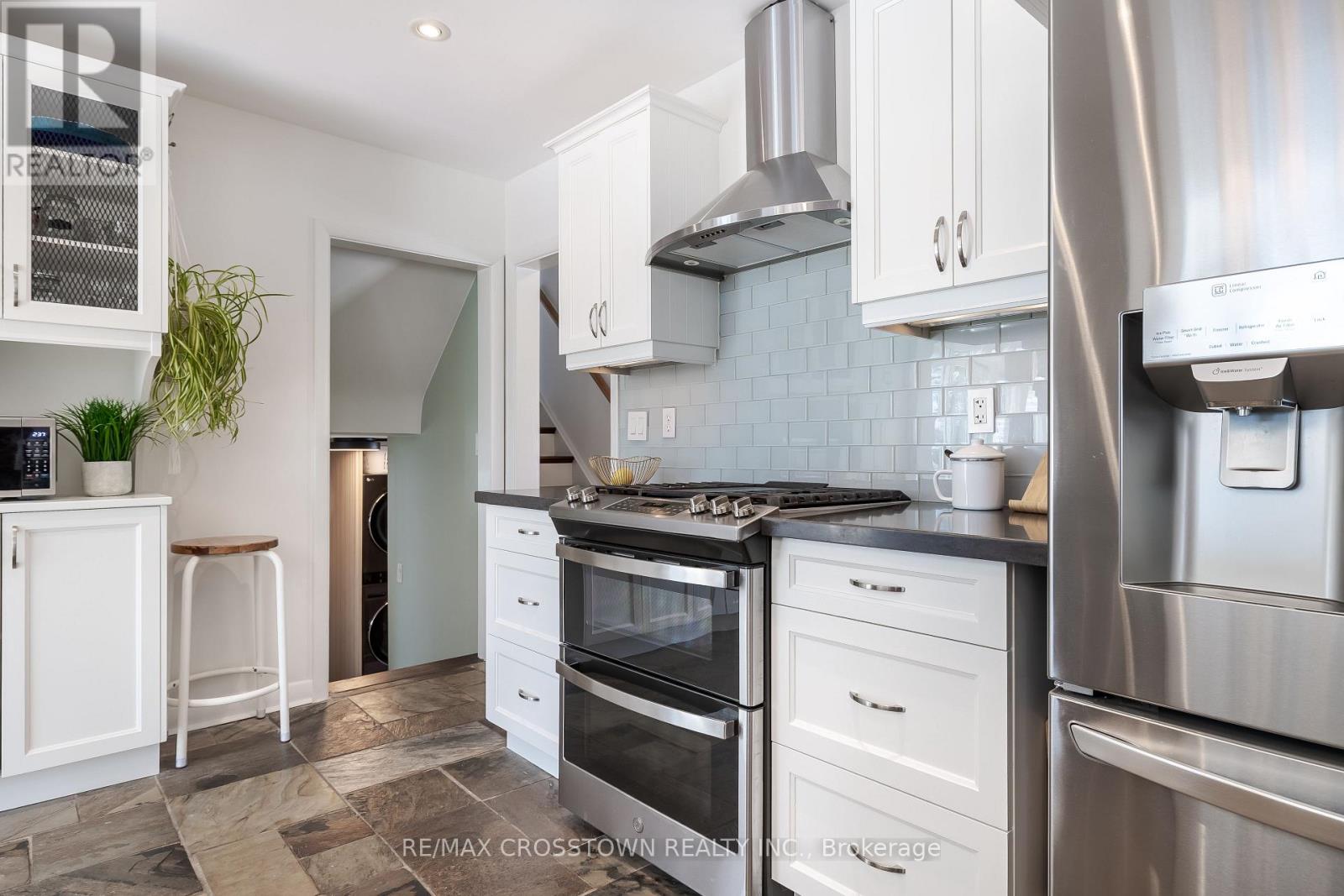 11 Castle Drive, Barrie (Sunnidale), Ontario  L4N 1P7 - Photo 12 - S13113952