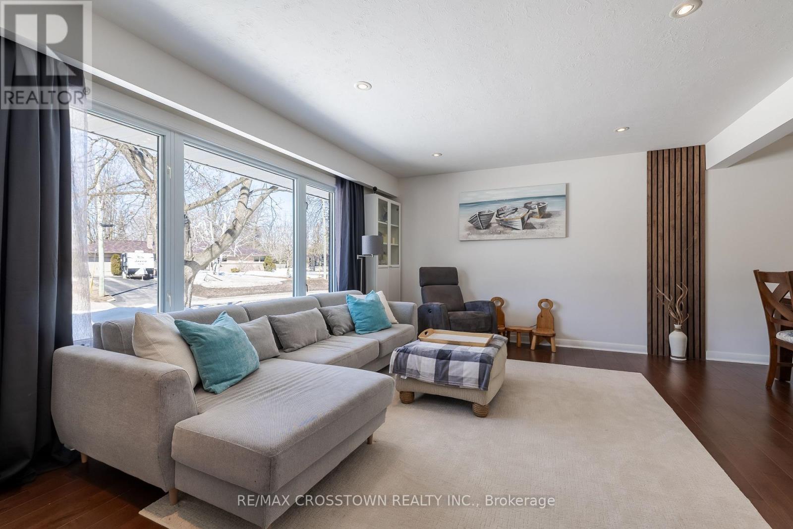 11 Castle Drive, Barrie (Sunnidale), Ontario  L4N 1P7 - Photo 4 - S13113952