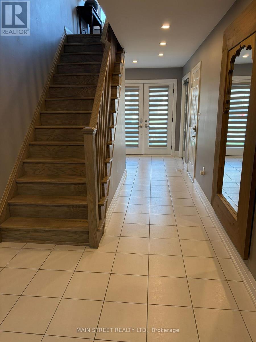9 Vaudeville Drive, Toronto, Ontario  M8W 0B5 - Photo 3 - W13113960