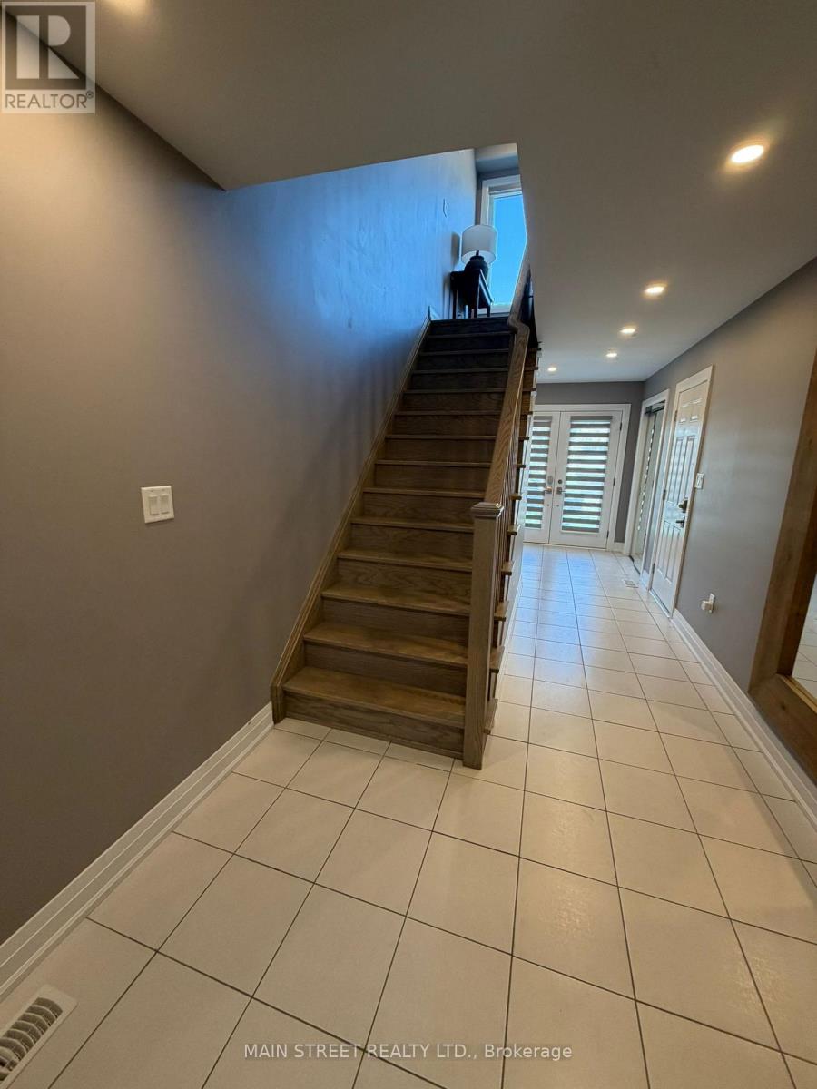 9 Vaudeville Drive, Toronto, Ontario  M8W 0B5 - Photo 4 - W13113960