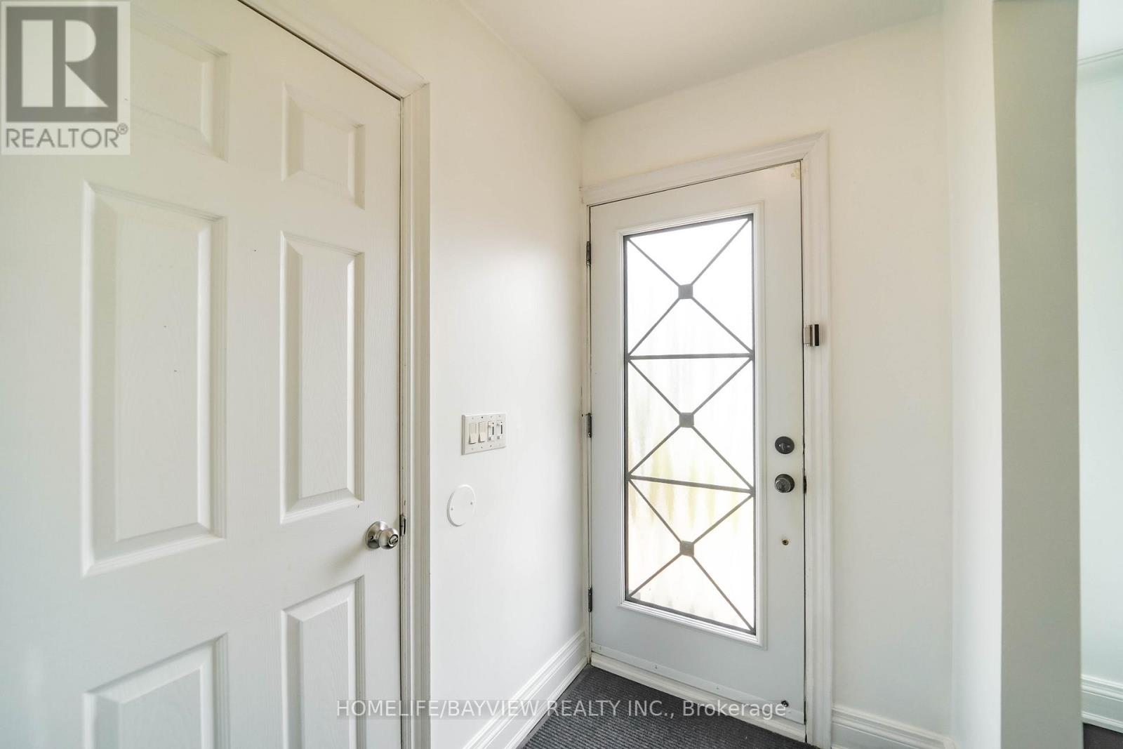 14 Easton Road, Toronto, Ontario  M2N 2L3 - Photo 3 - C13109220