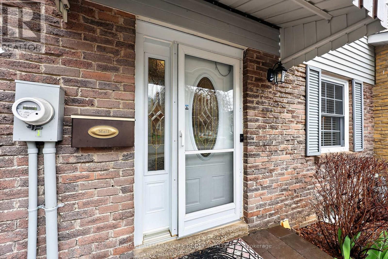 35 Parkland Court, Aurora, Ontario  L4G 3M5 - Photo 3 - N13014616