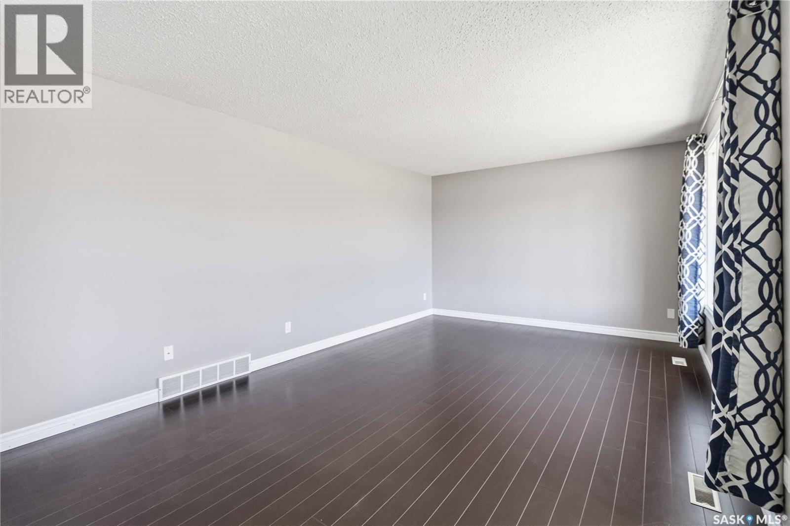 8 Park Avenue, Langham, Saskatchewan  S0K 2L0 - Photo 11 - SK035662