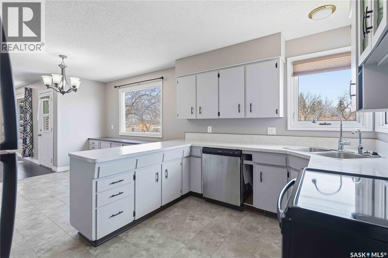 8 Park Avenue, Langham, Saskatchewan  S0K 2L0 - Photo 6 - SK035662
