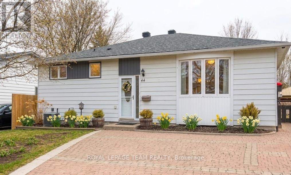 44 BALLANTRAE WAY, Ottawa, Ontario