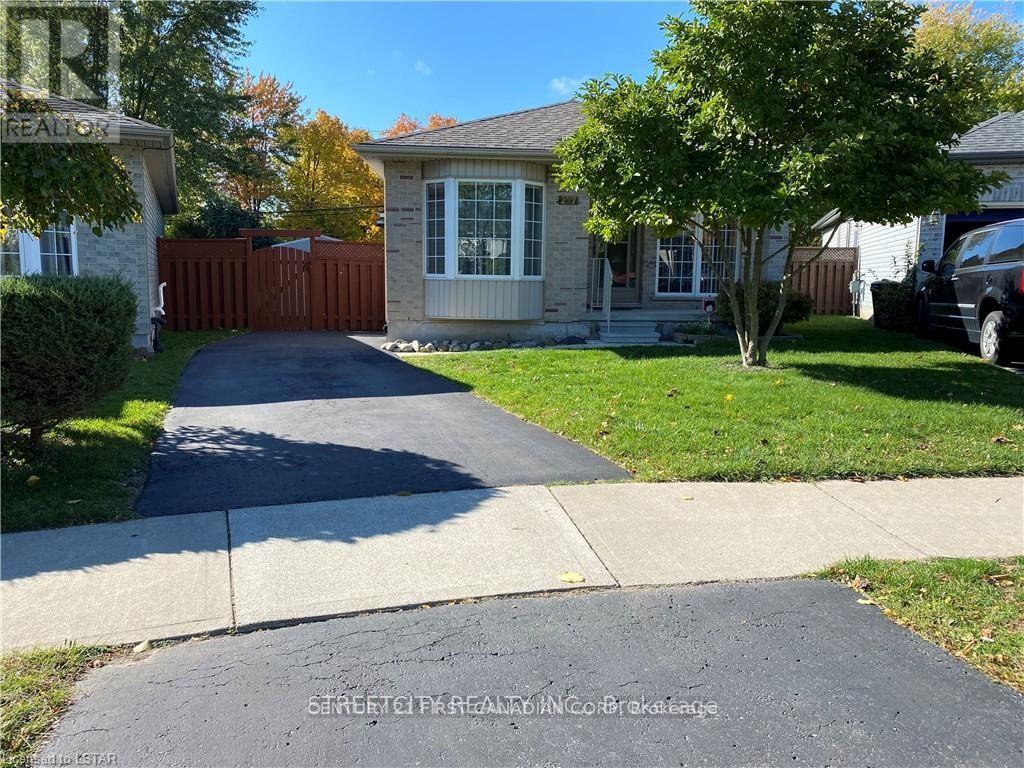 LOWER - 257 HUNGERFORD STREET, London East, Ontario