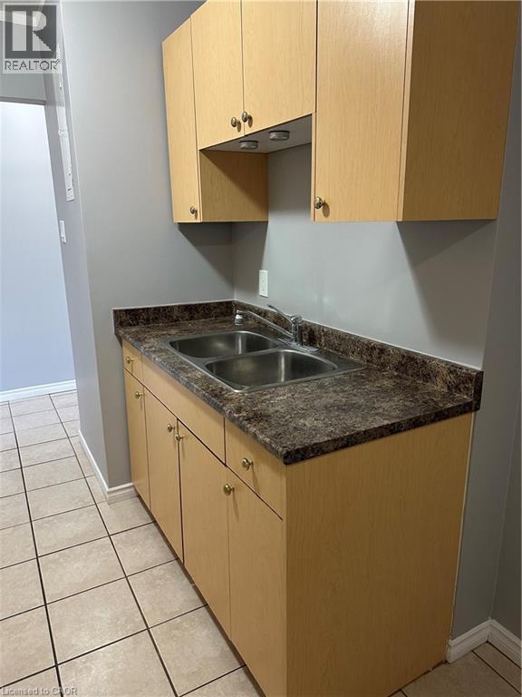 815 Barbara Court Unit# 26, Cambridge, Ontario  N3H 2N3 - Photo 4 - 40829308