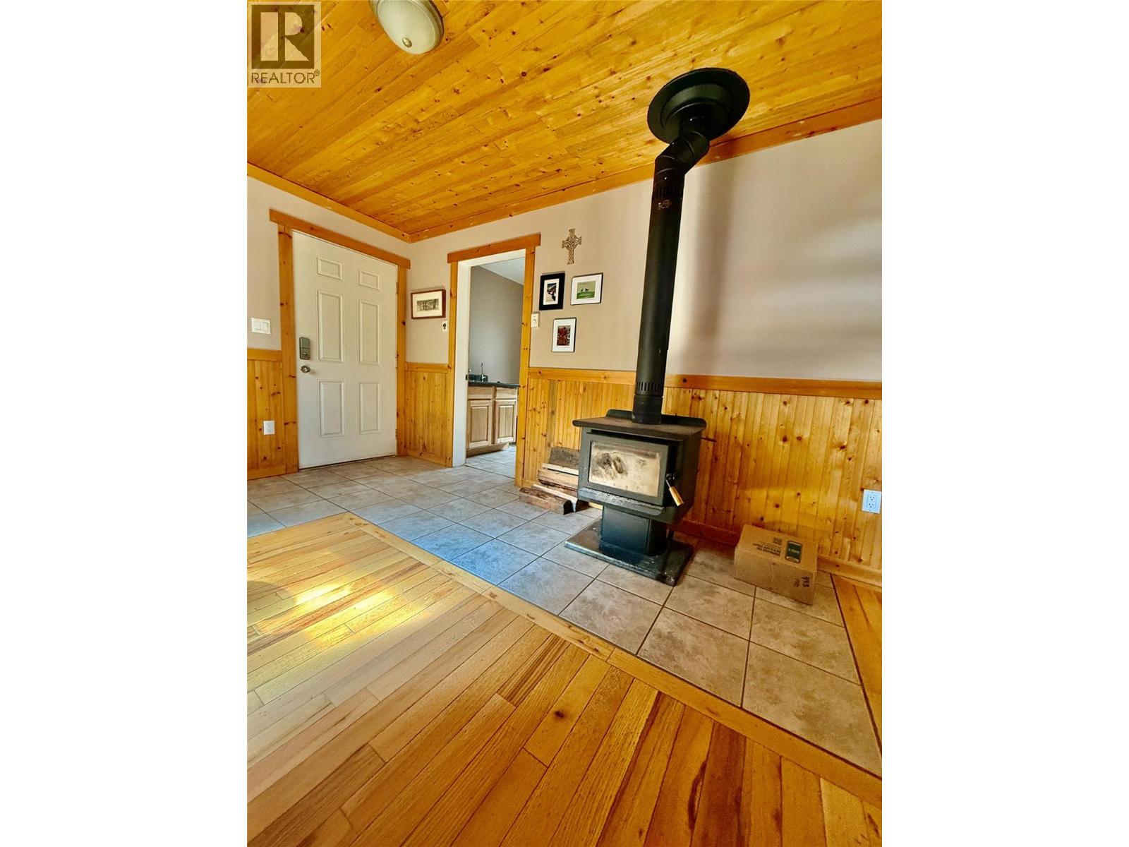 1017 Hume Street, Slocan, British Columbia V0G 2C0 - Photo 8 - 10384776