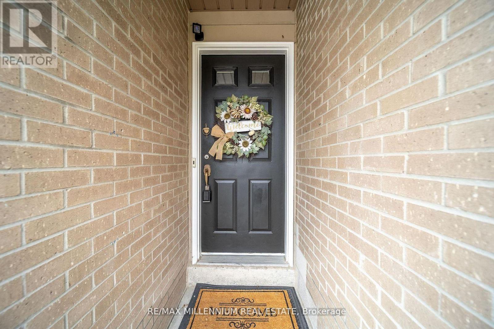 62 Cumberland Lane, Ajax, Ontario  L1S 7K4 - Photo 4 - E13114010