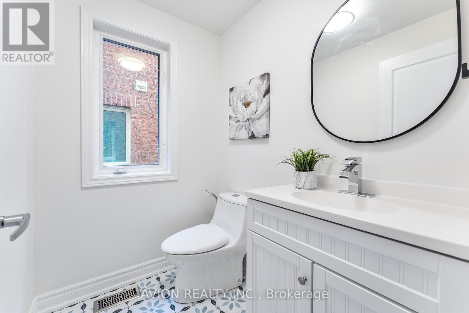 33 Brockdale Street, Richmond Hill, Ontario  L4E 4W1 - Photo 11 - N13114098