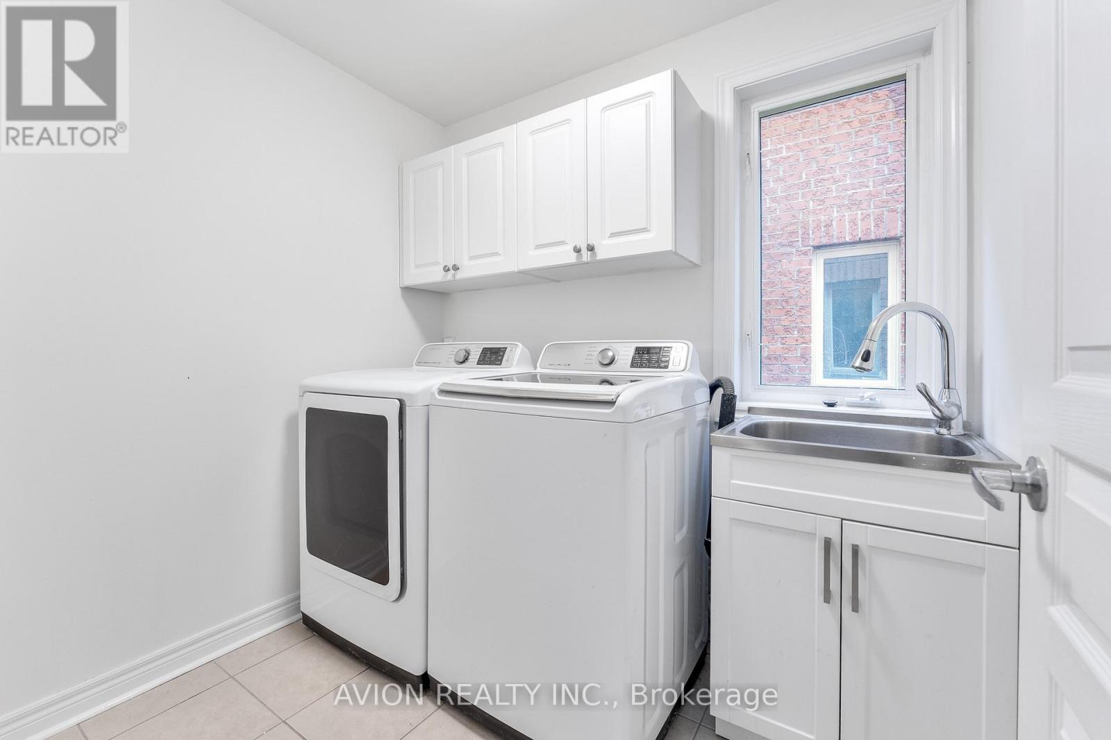 33 Brockdale Street, Richmond Hill, Ontario  L4E 4W1 - Photo 28 - N13114098